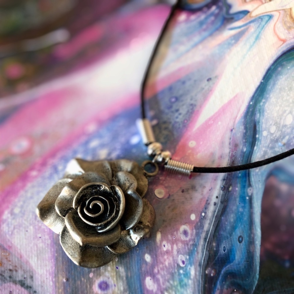 Silver Tone 🌹 Rose Pendant Corded Pendant Statement Necklace